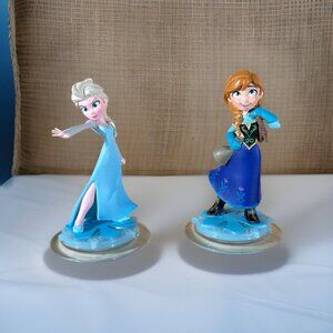 Lot Of 2 Disney Infinity Elsa & Anna Frozen 4” Toy display Figures On stands